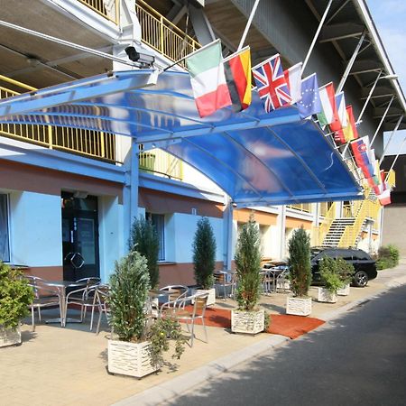 Hotel Gol Garni オロモウツ エクステリア 写真