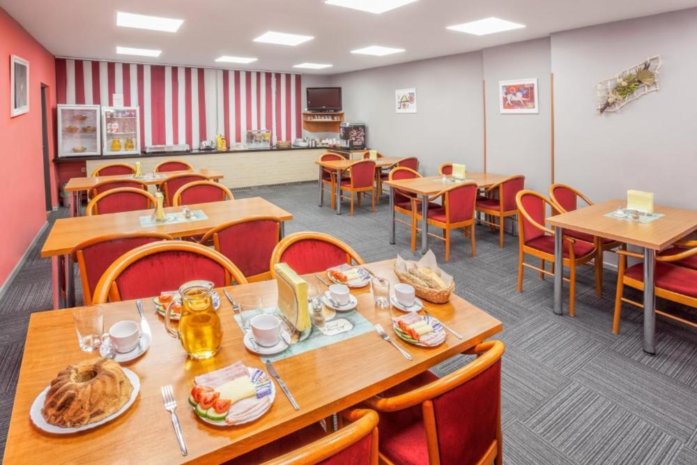 Hotel Gol Garni オロモウツ エクステリア 写真