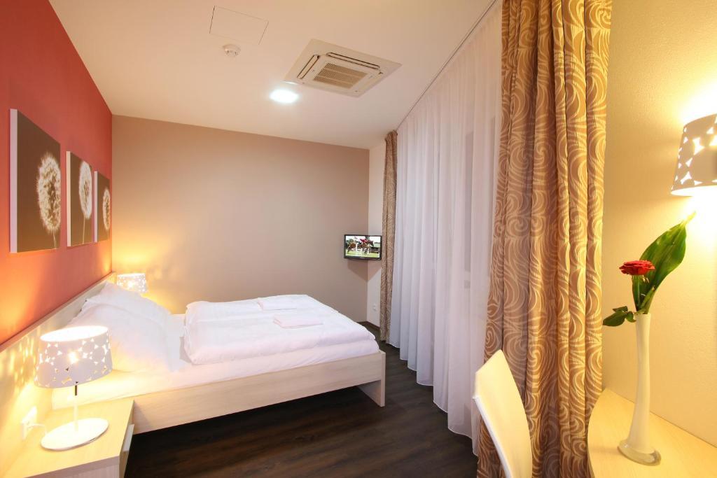 Hotel Gol Garni オロモウツ 部屋 写真