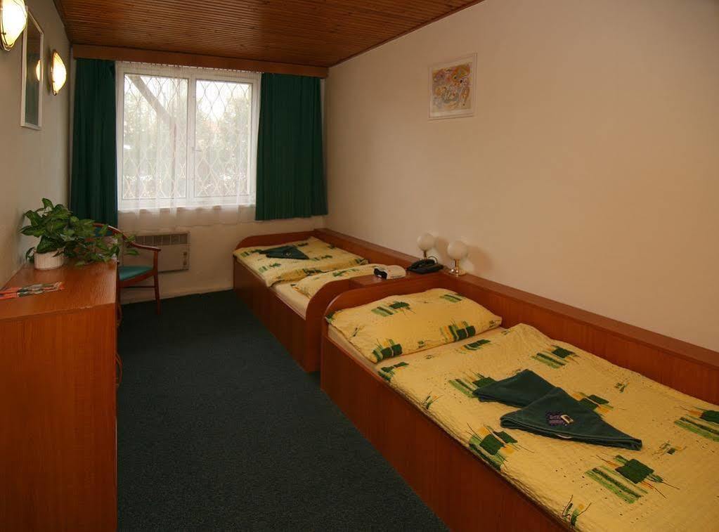 Hotel Gol Garni オロモウツ エクステリア 写真
