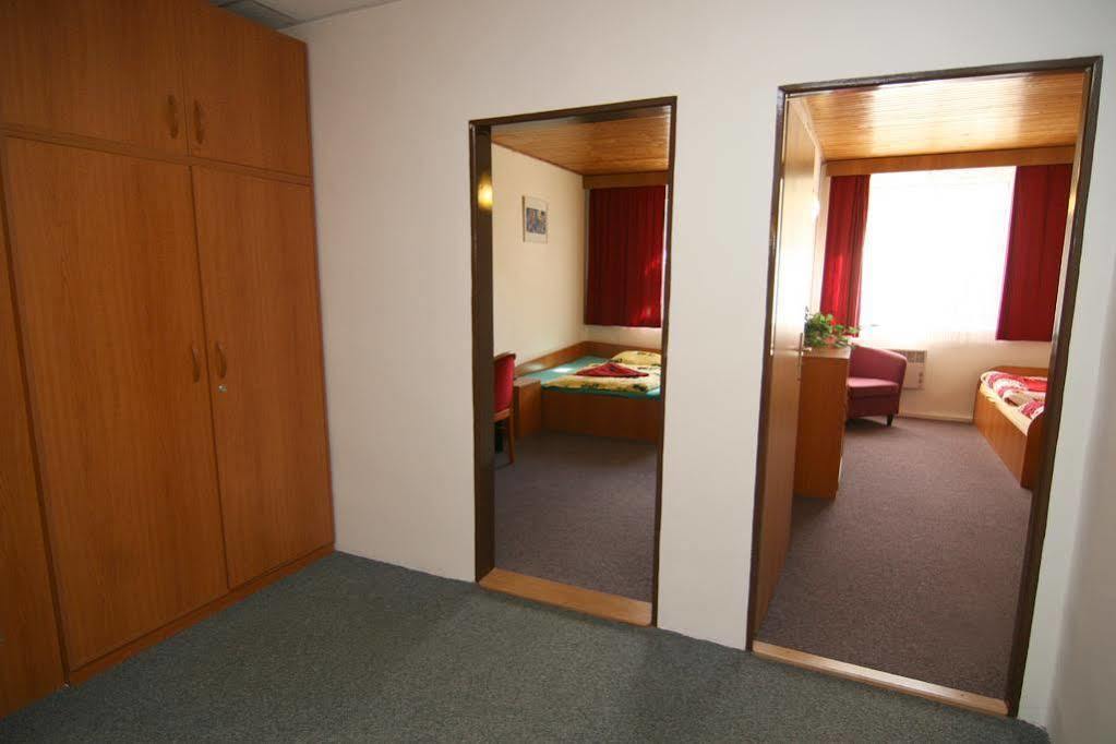 Hotel Gol Garni オロモウツ エクステリア 写真